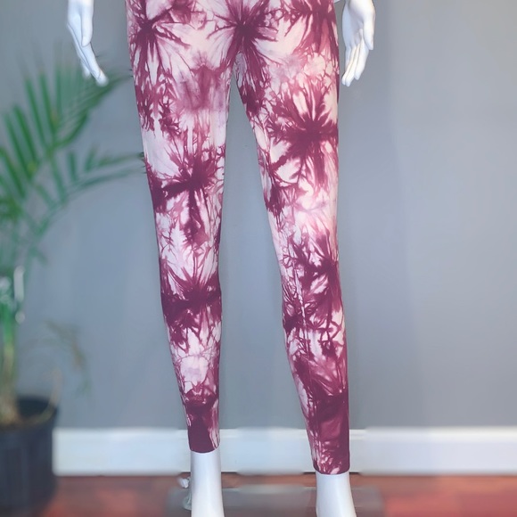 2/$40 👸🏻 💖 Maroon and White Tie-Dye Pattern VOLTA Leggings 💖 - Picture 3 of 7